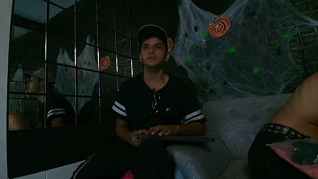 Snapshot of HellAndDante_ chatting on 23, 10, 2025 HellAndDante online show from 23, 10, 2025