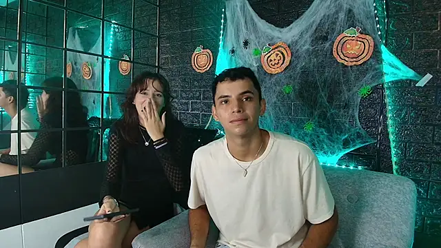 Snapshot of HellAndDante_ chatting on 26, 10, 2025 HellAndDante online show from 26, 10, 2025