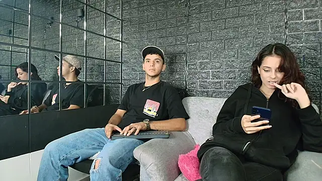 Snapshot of HellAndDante_ chatting on 22, 11, 2025 HellAndDante online show from 22, 11, 2025