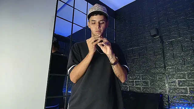 Snapshot of HellAndDante_ chatting on 21, 11, 2025 HellAndDante online show from 21, 11, 2025