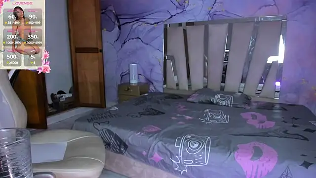 Elowen Clark online show from 13, 10, 2025