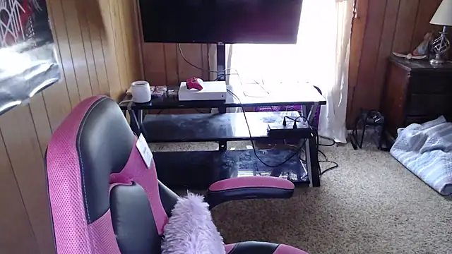 vanessraine online show from 4, 2, 2026