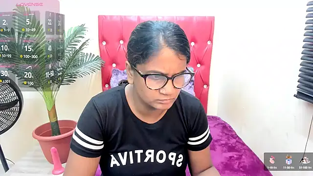 Strawberry Lips online show from 3, 10, 2025