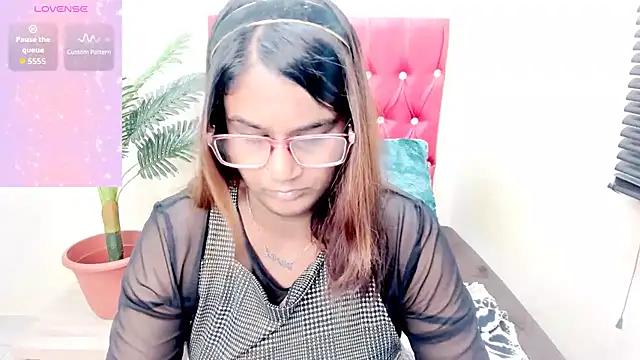 Strawberry Lips online show from 6, 11, 2025