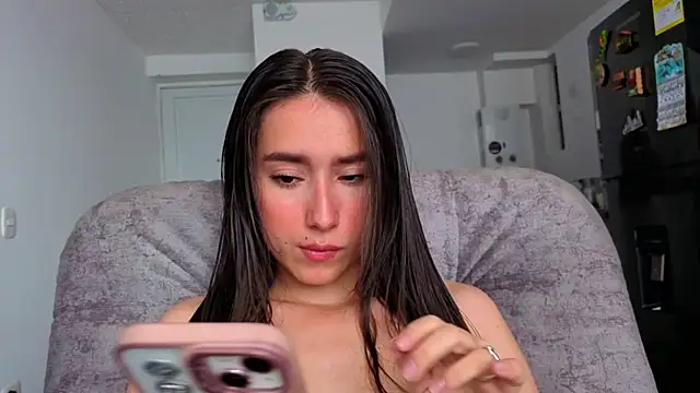 Adhara Kitten online show from 20, 4, 2026