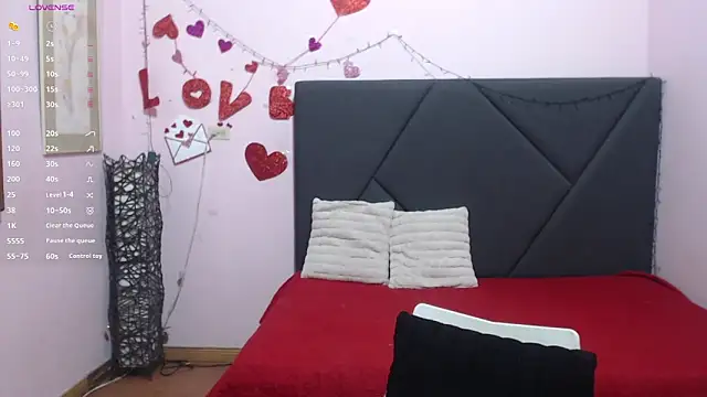 pamela echeverria online show from 23, 4, 2026