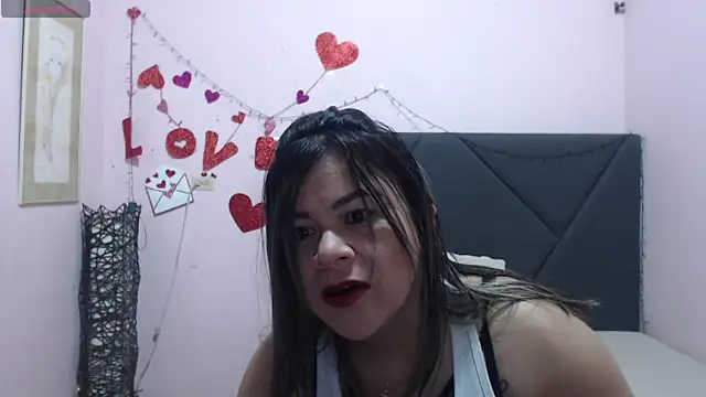 pamela echeverria online show from 15, 4, 2026