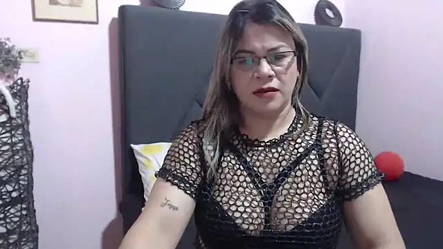 pamela echeverria online show from 11, 9, 2025