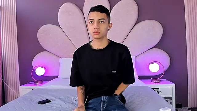 NickandAbby  online show from 8, 11, 2025