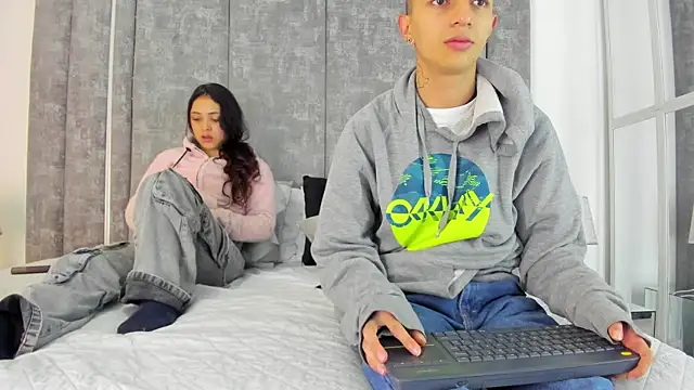 NickandAbby  online show from 10, 10, 2025