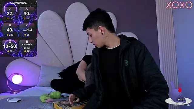 NickandAbby  online show from 18, 12, 2025