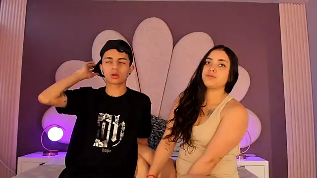 NickandAbby  online show from 22, 11, 2025