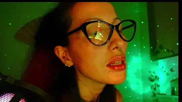 Snapshot of KiotoShine chatting on 8, 10, 2025 KiotoShine online show from 8, 10, 2025