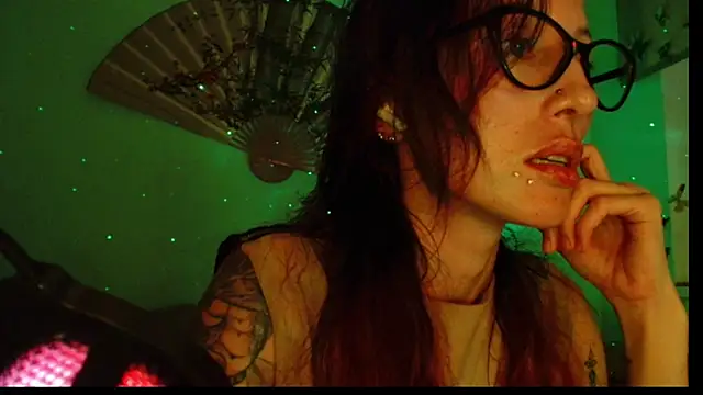 Snapshot of KiotoShine chatting on 3, 12, 2025 KiotoShine online show from 3, 12, 2025