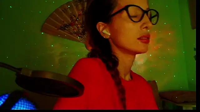 Snapshot of KiotoShine chatting on 31, 10, 2025 KiotoShine online show from 31, 10, 2025