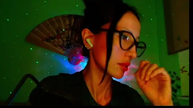 Snapshot of KiotoShine chatting on 2, 11, 2025 KiotoShine online show from 2, 11, 2025