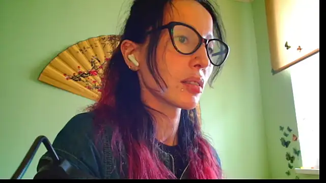 Snapshot of KiotoShine chatting on 5, 11, 2025 KiotoShine online show from 5, 11, 2025