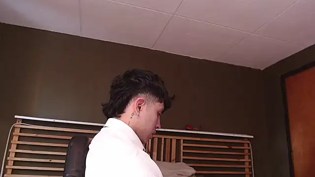 Snapshot of PaulEvens chatting on 27, 10, 2025 PaulEvens online show from 27, 10, 2025