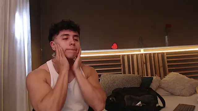 Snapshot of PaulEvens chatting on 25, 11, 2025 PaulEvens online show from 25, 11, 2025