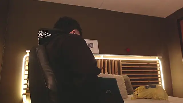 Snapshot of PaulEvens chatting on 8, 10, 2025 PaulEvens online show from 8, 10, 2025