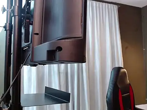 Snapshot of PaulEvens chatting on 28, 10, 2025 PaulEvens online show from 28, 10, 2025