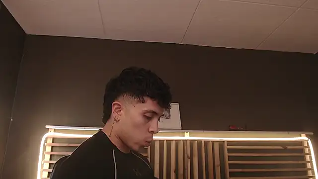 Snapshot of PaulEvens chatting on 21, 10, 2025 PaulEvens online show from 21, 10, 2025