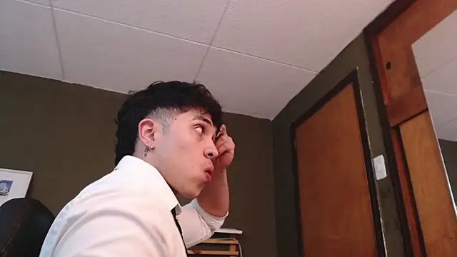 Snapshot of PaulEvens chatting on 29, 10, 2025 PaulEvens online show from 29, 10, 2025