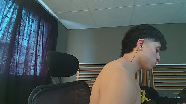 Snapshot of PaulEvens chatting on 25, 5, 2026 PaulEvens online show from 25, 5, 2026