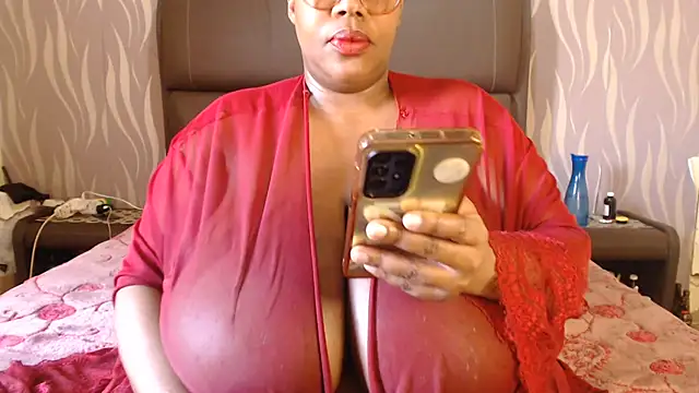Snapshot of BoobsQueen46K chatting on 16, 7, 2026 BoobsQueen46K online show from 16, 7, 2026