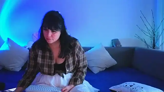 Bella Hillss online show from 14, 2, 2026