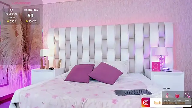 Viollet xoxo online show from 17, 2, 2026