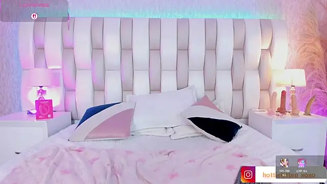 Viollet xoxo online show from 24, 2, 2026