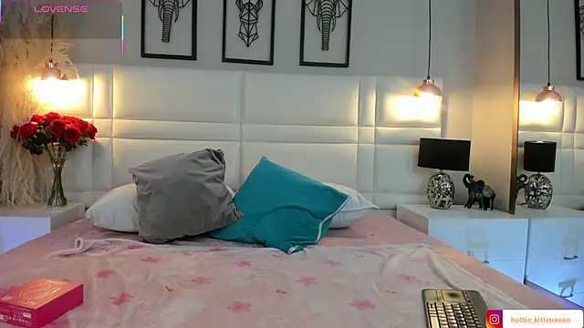 Viollet xoxo online show from 27, 10, 2025