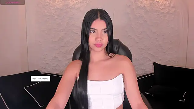 MiaLaurence online show from 28, 4, 2026