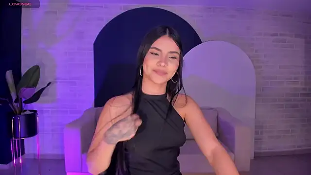 MiaLaurence online show from 13, 2, 2026