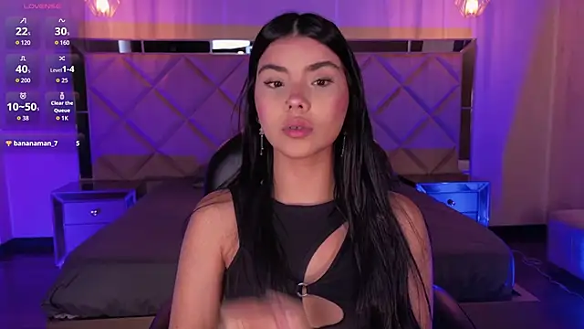 MiaLaurence online show from 11, 6, 2026