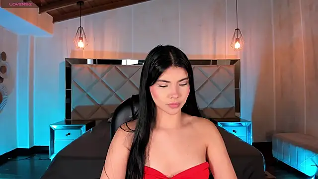 MiaLaurence online show from 12, 6, 2026