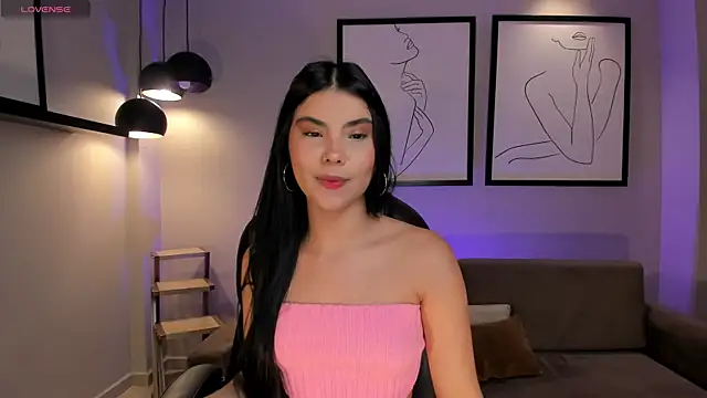 MiaLaurence online show from 8, 10, 2025