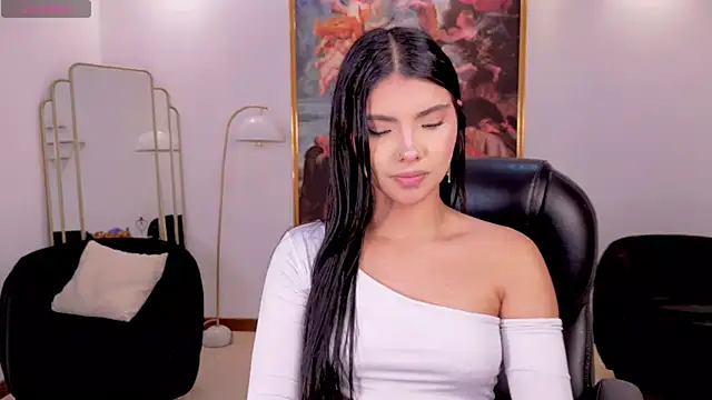 MiaLaurence online show from 19, 5, 2026
