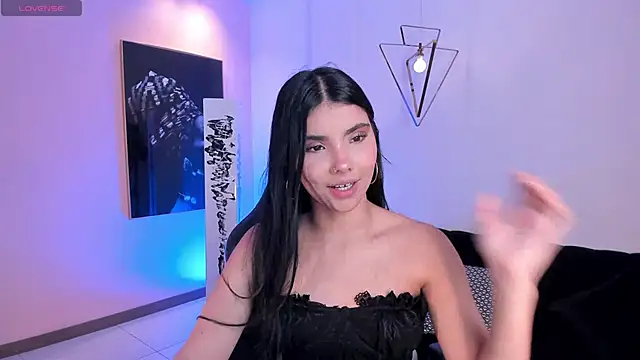 MiaLaurence online show from 7, 10, 2025