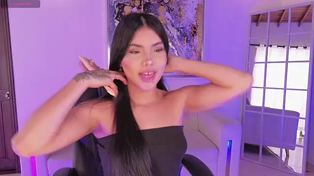 MiaLaurence online show from 27, 6, 2026
