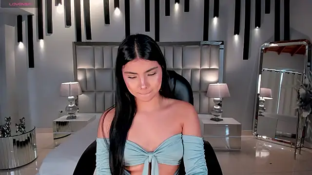 MiaLaurence online show from 24, 6, 2026