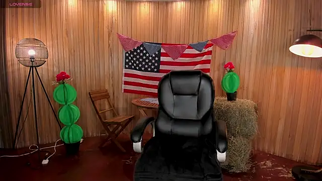 MiaLaurence online show from 4, 7, 2026