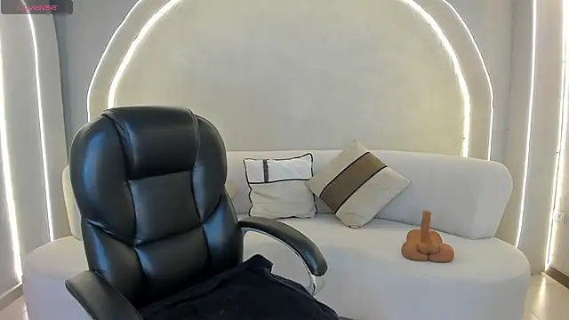 MiaLaurence online show from 26, 2, 2026