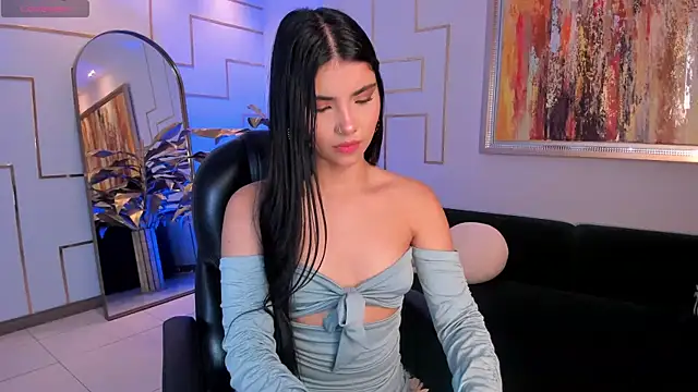 MiaLaurence online show from 11, 10, 2025