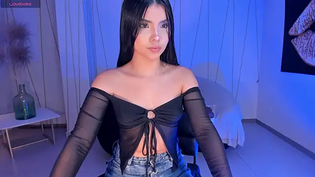 MiaLaurence online show from 22, 3, 2026