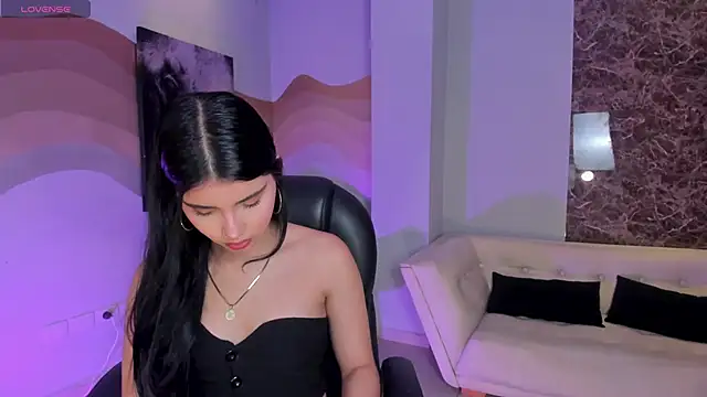 MiaLaurence online show from 29, 11, 2025