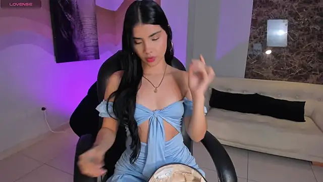 MiaLaurence online show from 26, 11, 2025