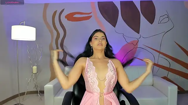 MiaLaurence online show from 10, 4, 2026