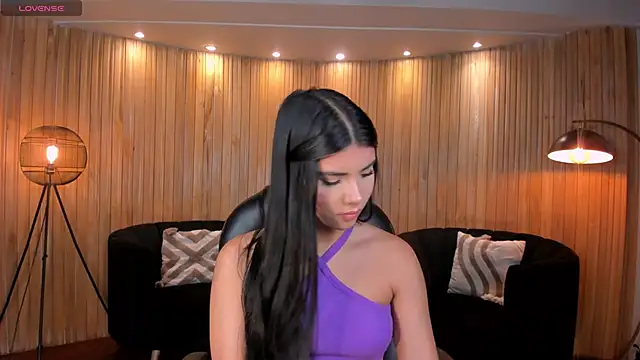 MiaLaurence online show from 2, 5, 2026